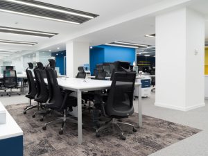 تصاویر پروژه چراغ های روشنایی دفتر مرکزی گروه نرم افزاری صحرا - صنایع روشنایی نورانه