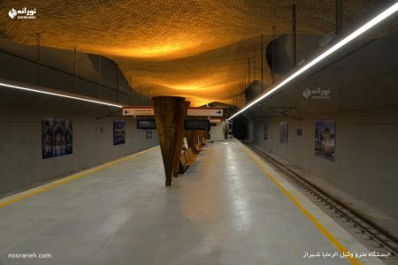 نورپردازی ایستگاه مترو وکیل رعایا شیراز با چراغ های خطی آویز نورانه