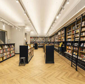 نورپردازی تاکیدی پروژه روشنایی کتابفروشی بوک لند