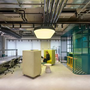 دفتر اداری قبادیان تهران نورانه چراغ لاین نوری یونیک ترک سه فاز، نورانه