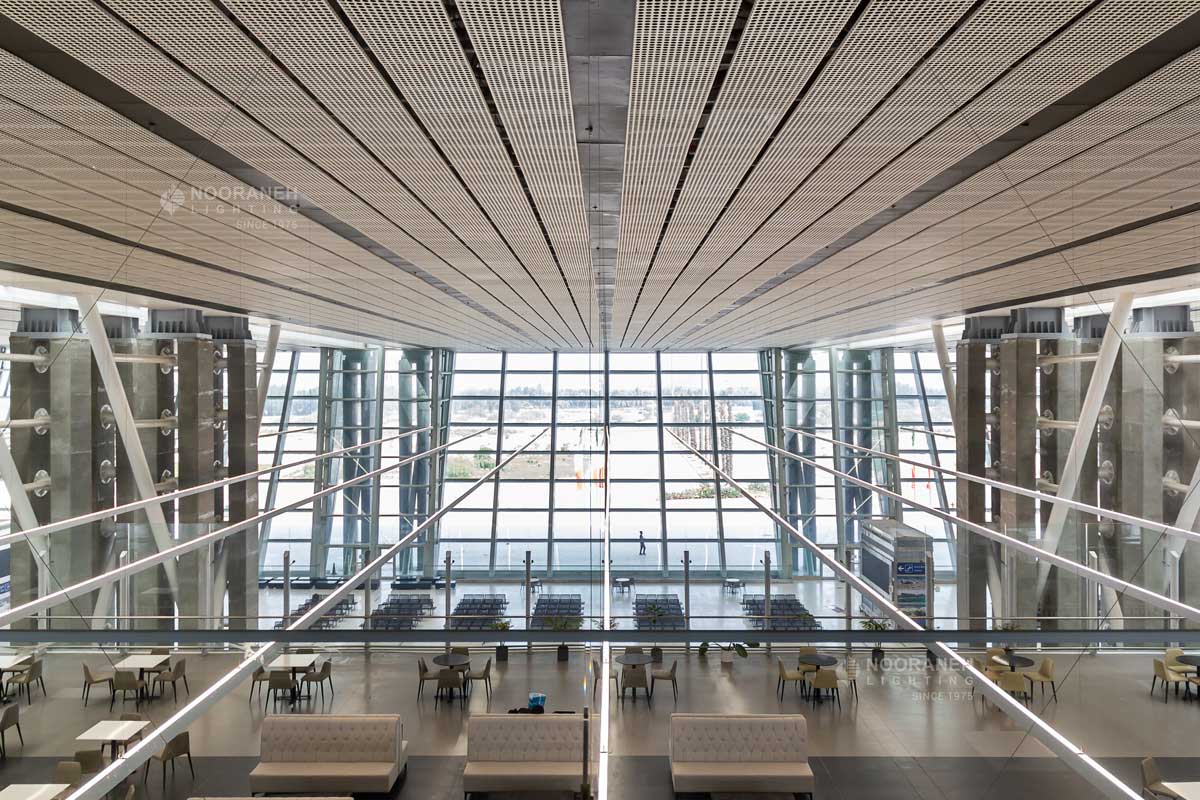 نورپردازی فرودگاه کیش با چراغ های خطی نورانه