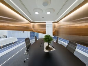 طبقه دوم دفتر شرکت ساپرامین، چراغ کرو لاین نورانه