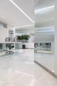 نورپردازی خطی اداری خطوتار با چراغ لاین نورانه