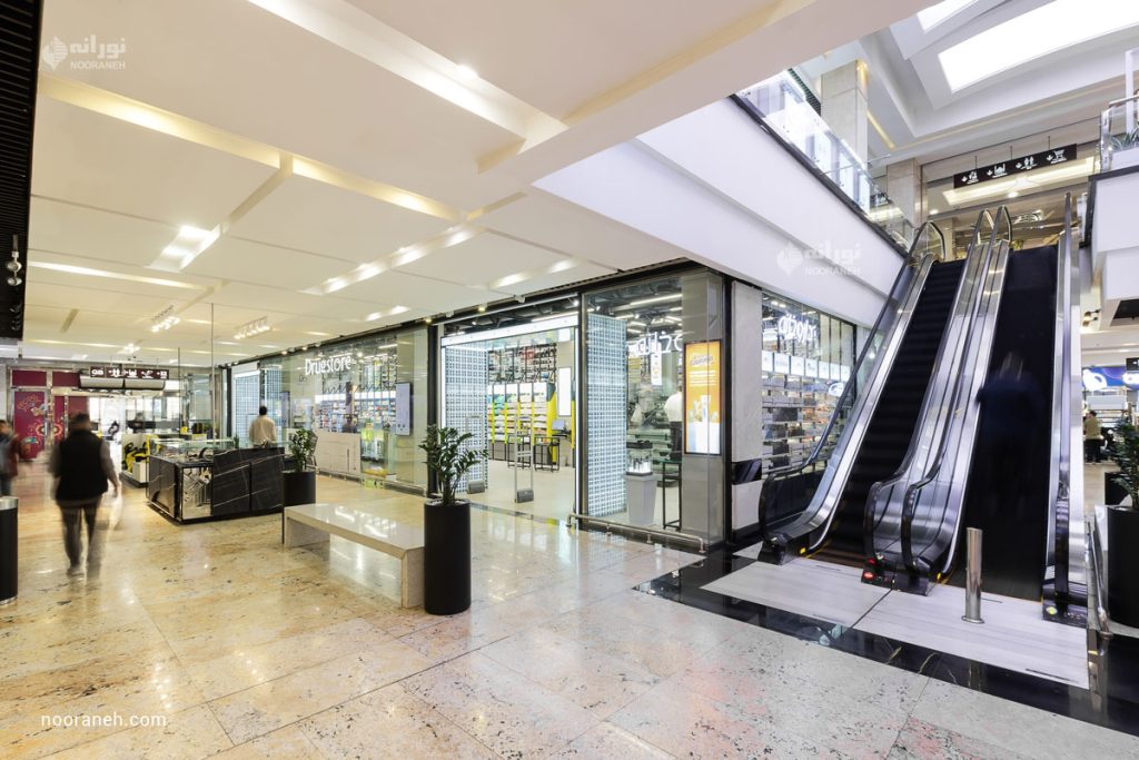 نورپردازی داروخانه پالادیو با چراغ های اسپات لاین نورانه