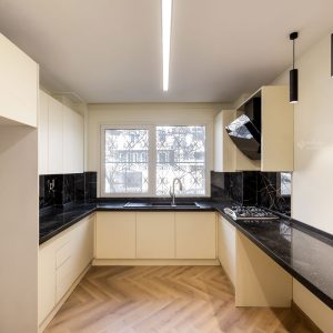 تامین روشنایی و نورپردازی ساختمان 220 فرمانیه با چراغ های نورانه