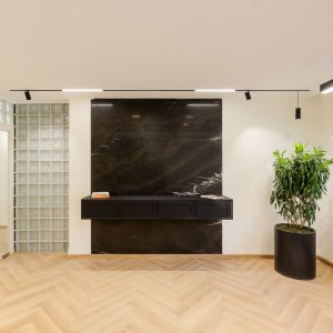 تامین روشنایی و نورپردازی ساختمان 220 فرمانیه با چراغ های نورانه