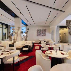 نورپردازی رستوران آلایا با چراغ های مگنتی مولتی ترک نورانه